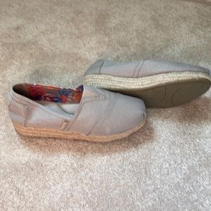 Sketchers memory foam shoe.